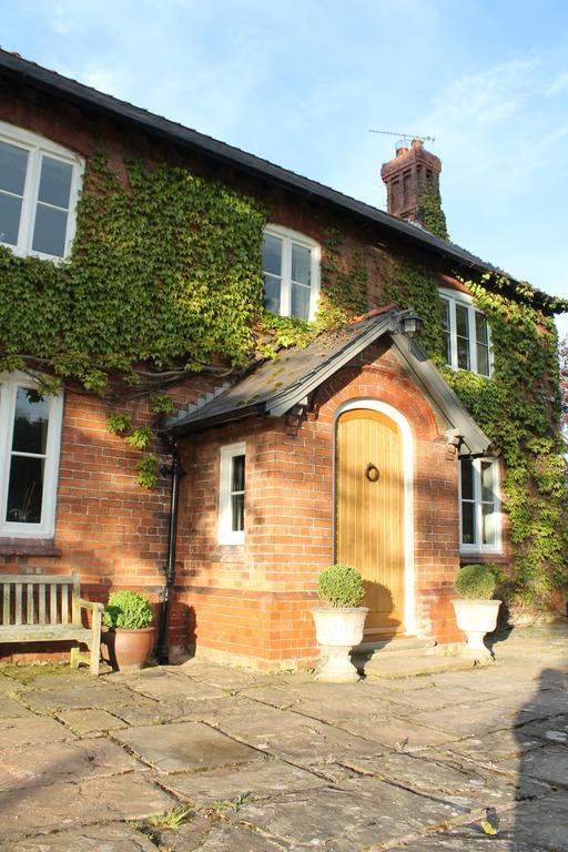 The Jockey Room Hideaway Spurstow Экстерьер фото